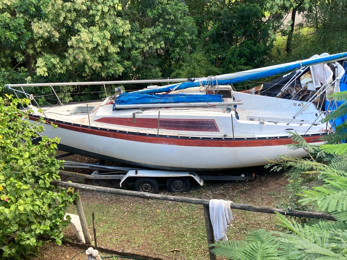 Hutton 24 Trailer Sailor Lift Keel Enclosed toilet(Brisbane)