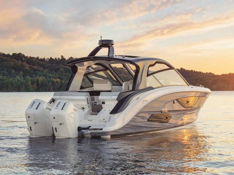 Sea Ray 370