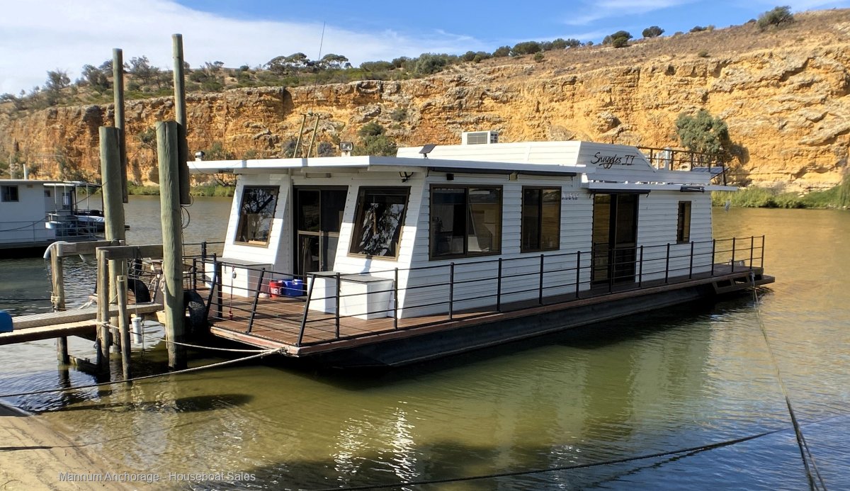 Snuggles II, three bed, One Bath, Stunning H/Boat