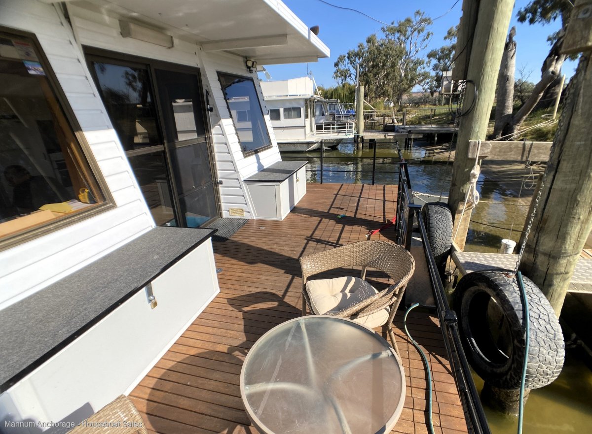 Snuggles II, three bed, One Bath, Stunning H/Boat