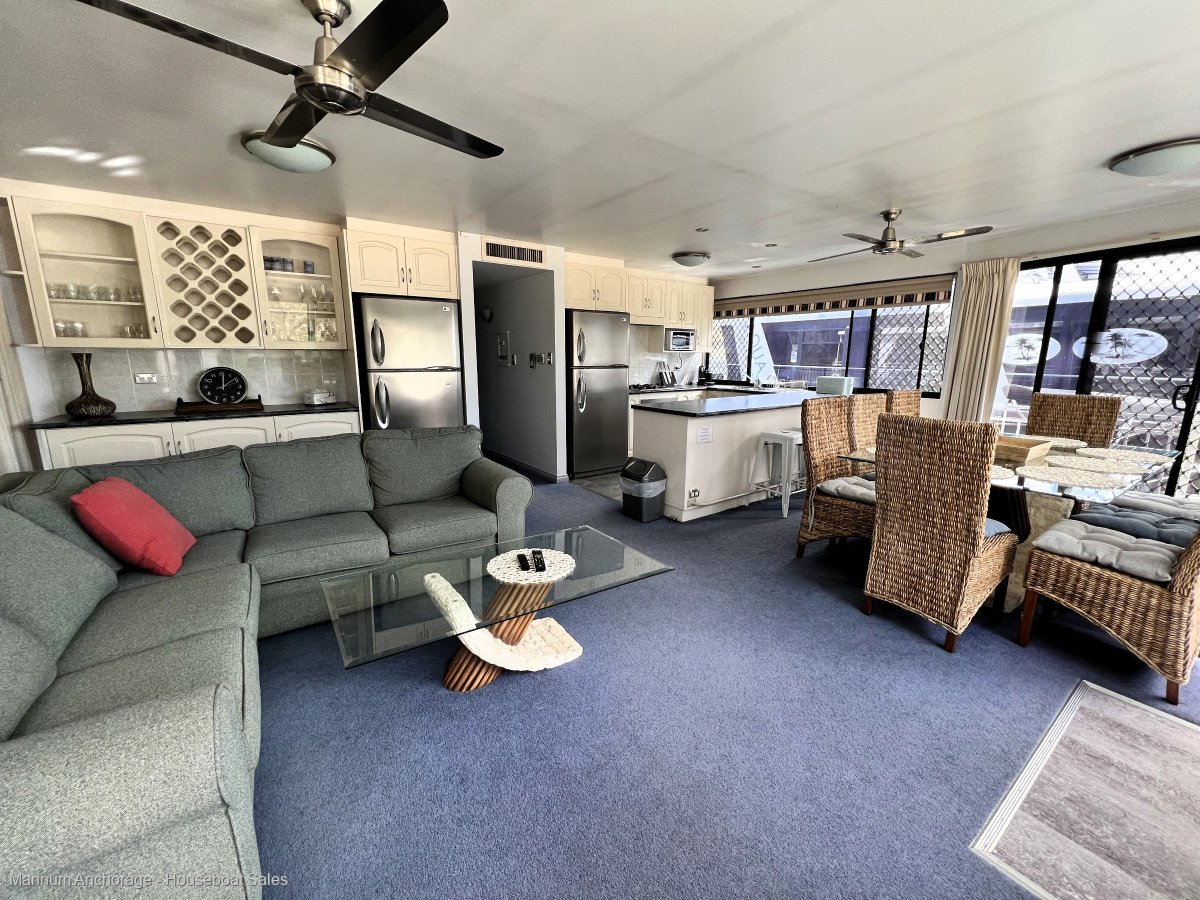 Islander, five bed, 2.5 bath Commercial Houseboat.