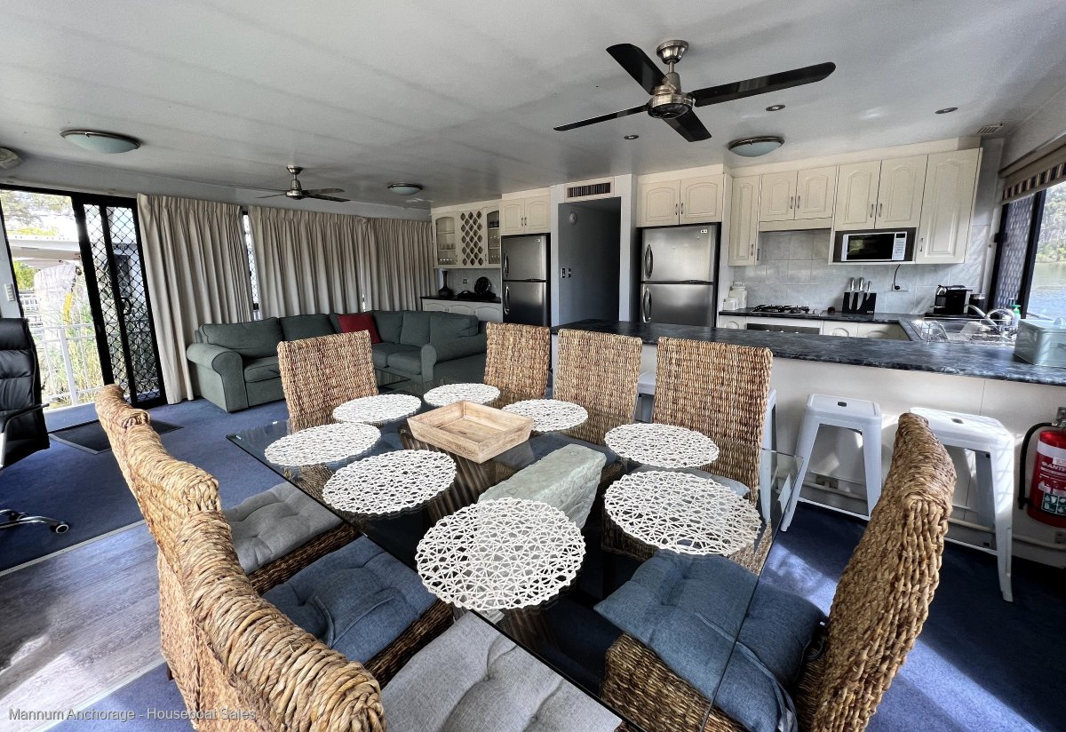 Islander, five bed, 2.5 bath Commercial Houseboat.