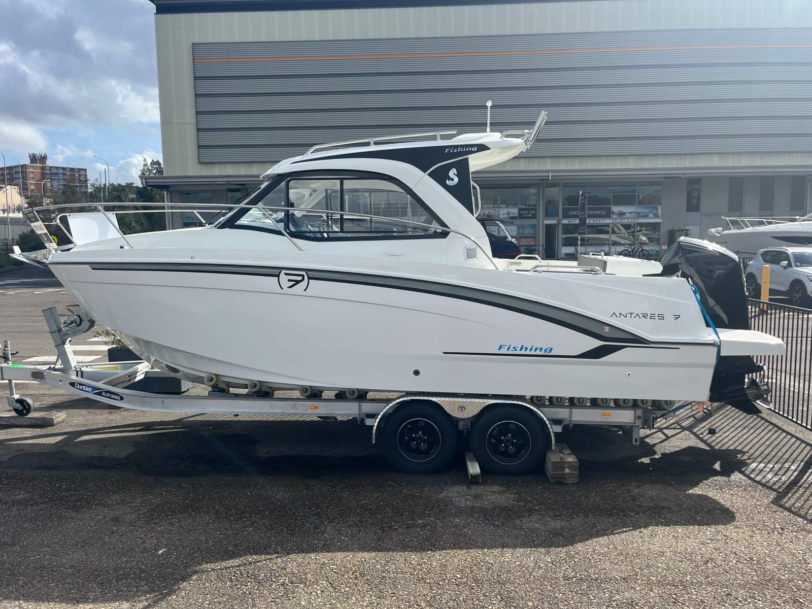 Beneteau Antares 7 V2 Fishing