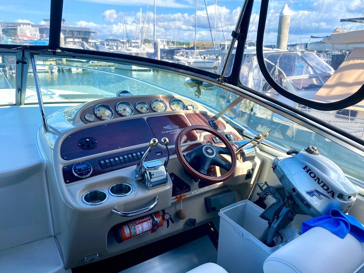 Chaparral 350 Signature Cruiser