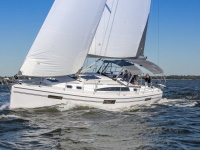 Catalina 425 - A Practical Sailors Dream