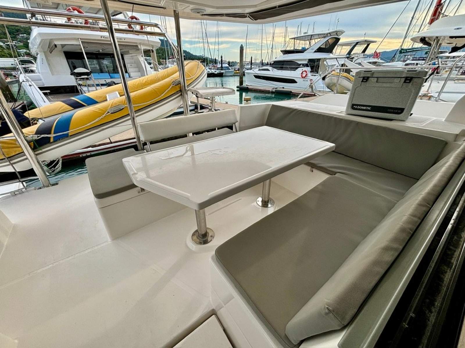Leopard Catamarans 43 PC