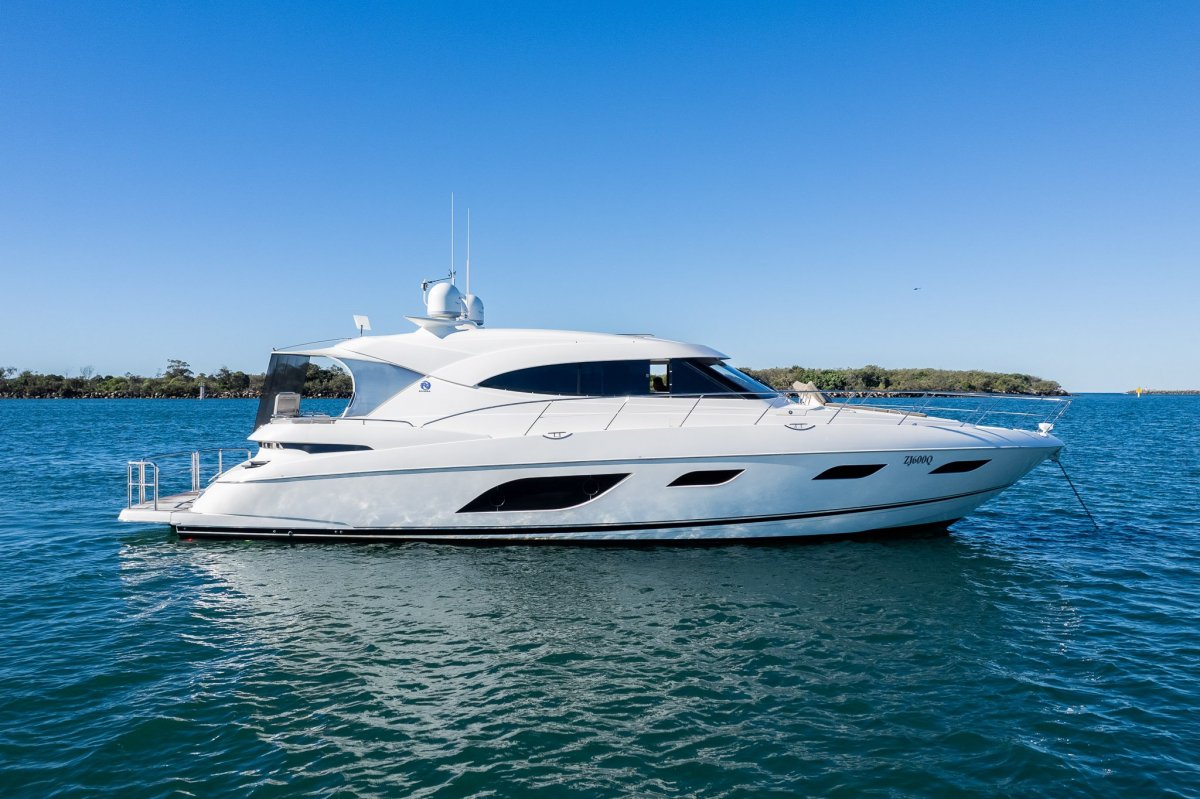 Riviera 6000 Sport Yacht