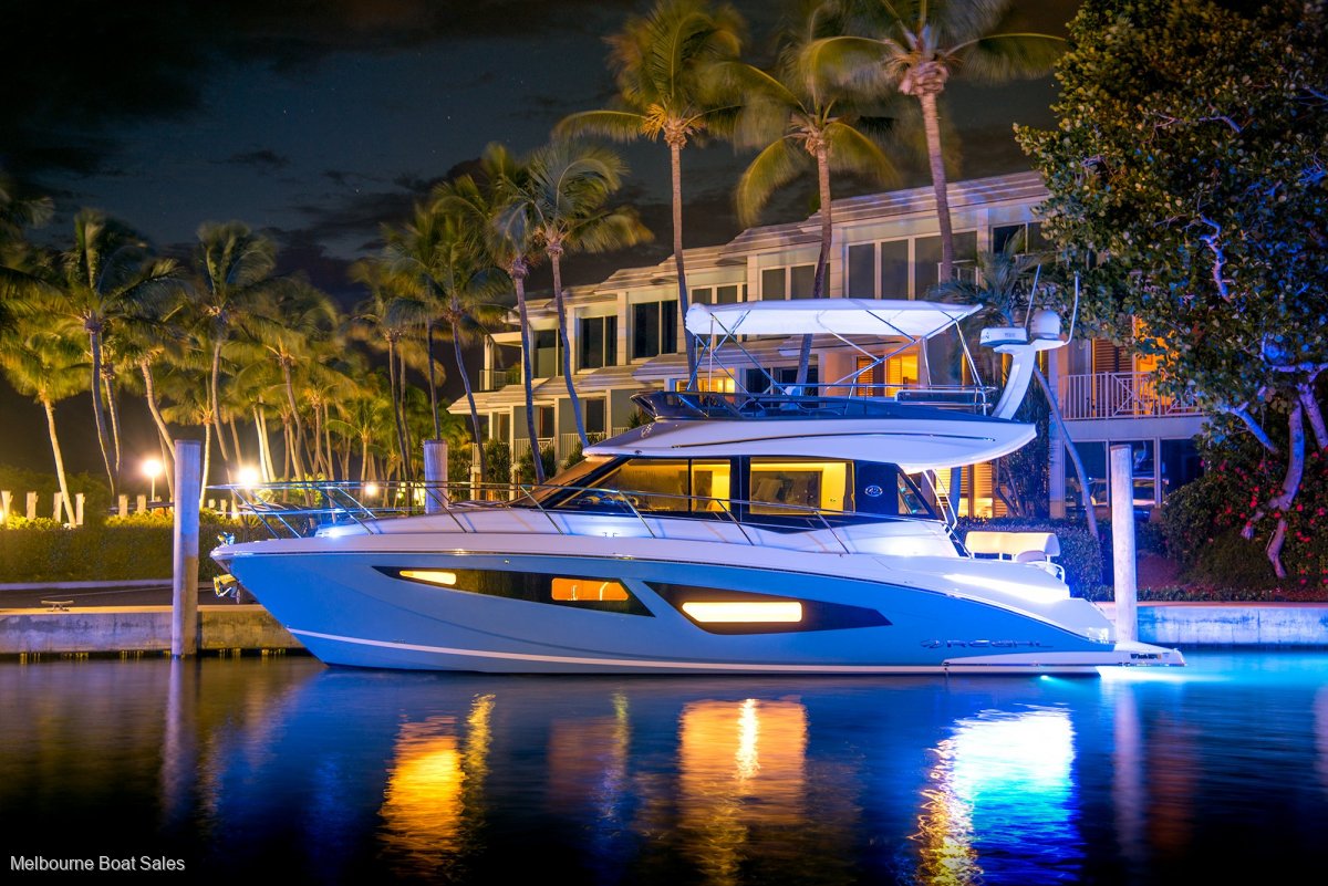 Regal 42 Fly - AFT STATEROOM WITH KING BED