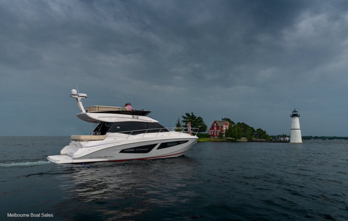 Regal 42 Fly - AFT STATEROOM WITH KING BED