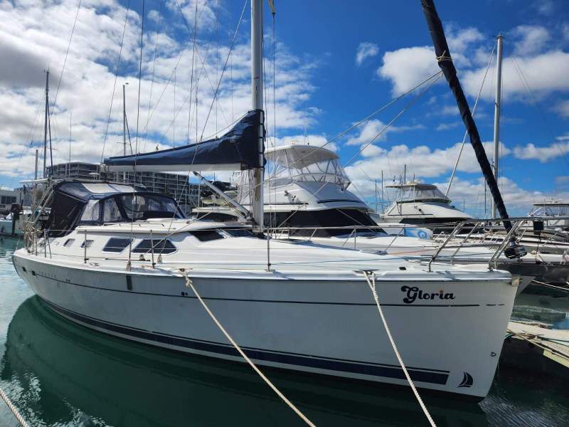 Hunter 41 Deck Salon Fresh antifoul and ready to sail