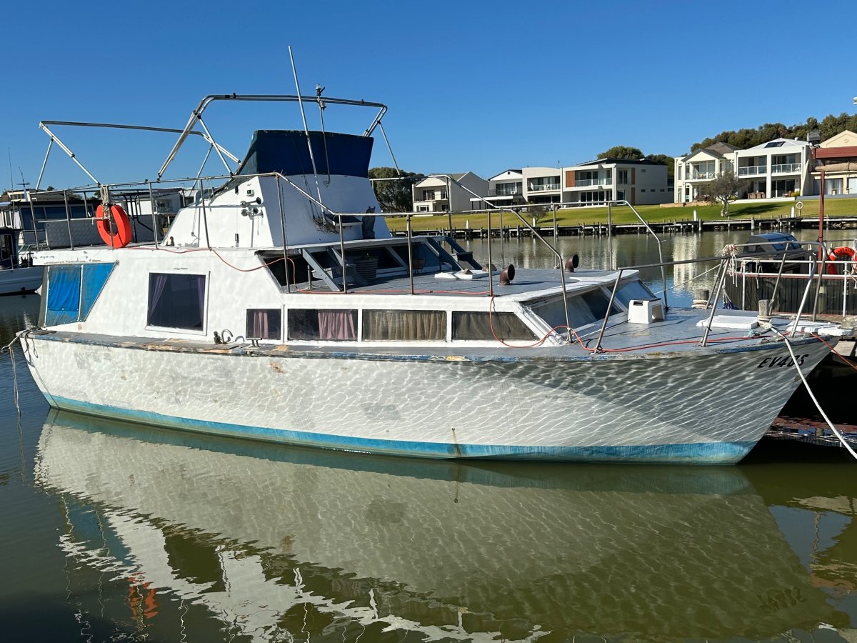 Hartley 33 Flybridge Cruiser Custom