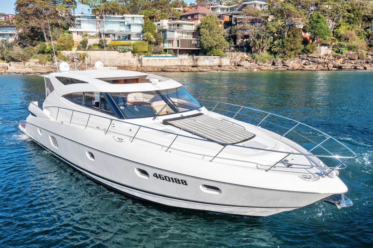 Riviera 5800 Sport Yacht