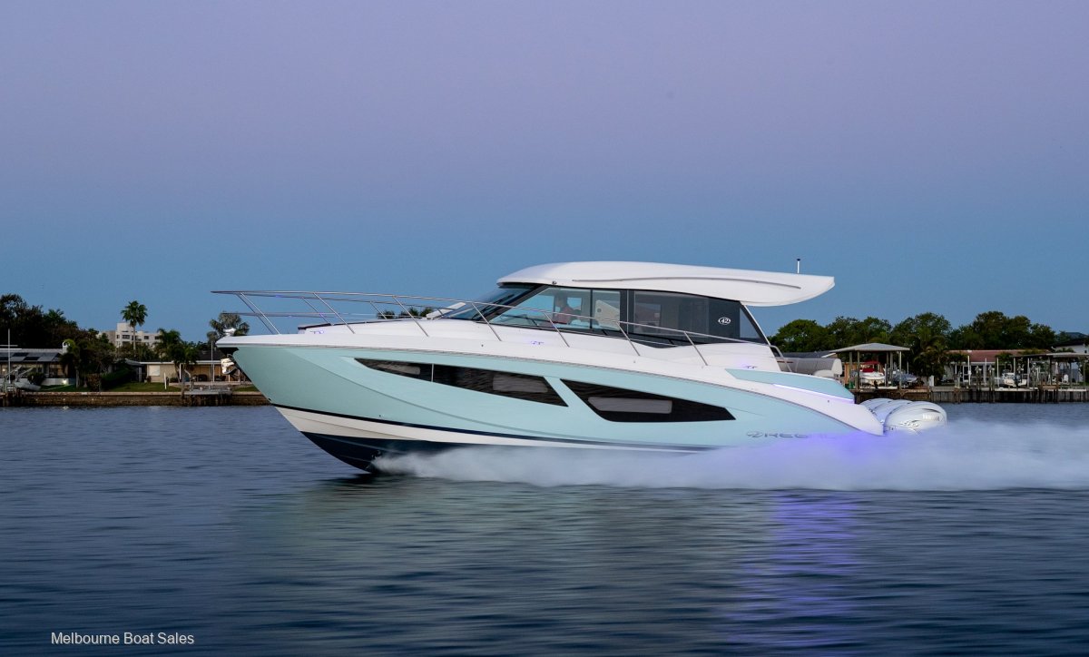Regal 42 XO - FULL BEAM RETRACTABLE HARDTOP