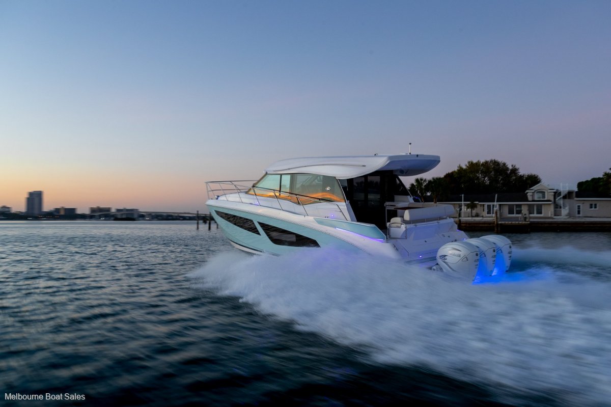 Regal 42 XO - FULL BEAM RETRACTABLE HARDTOP