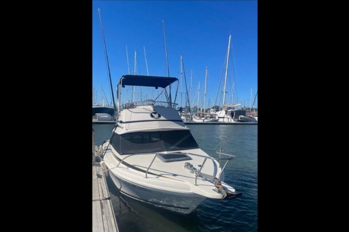 Bertram 23 Flybridge Cruiser on Alloy Trailer