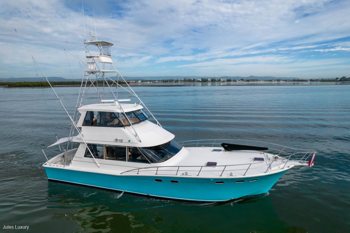 Cresta 56 Flybridge Enclosed Flybridge