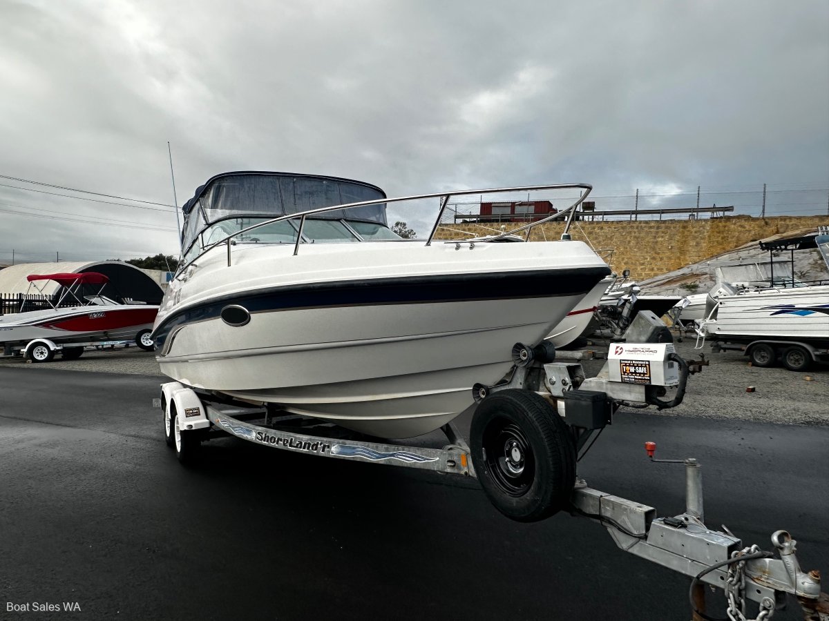 Chaparral 2335 Sport 1998 model with a 7.4L Mercruiser MPI 756Hrs