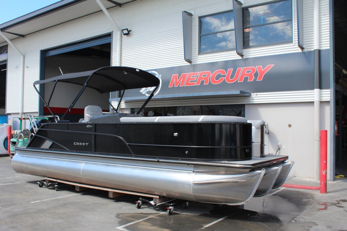 Crest Pontoons Classic Platinum 240 SLS Pontoon