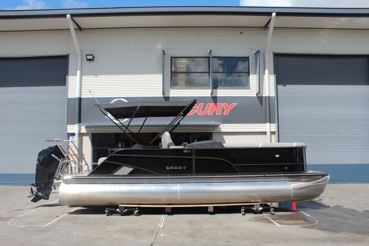 Crest Pontoons Classic Platinum 240 SLS Pontoon