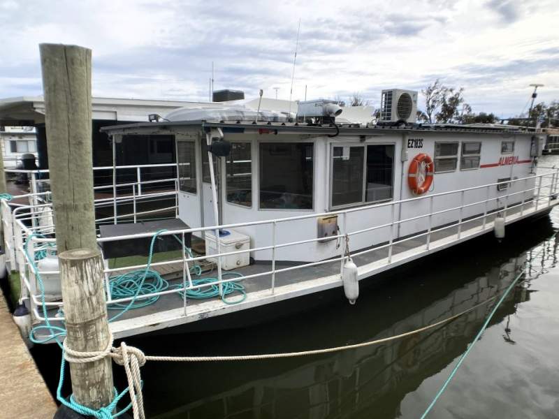 Almeria, One Bed, Off-Grid, Live-aboard Houseboat.