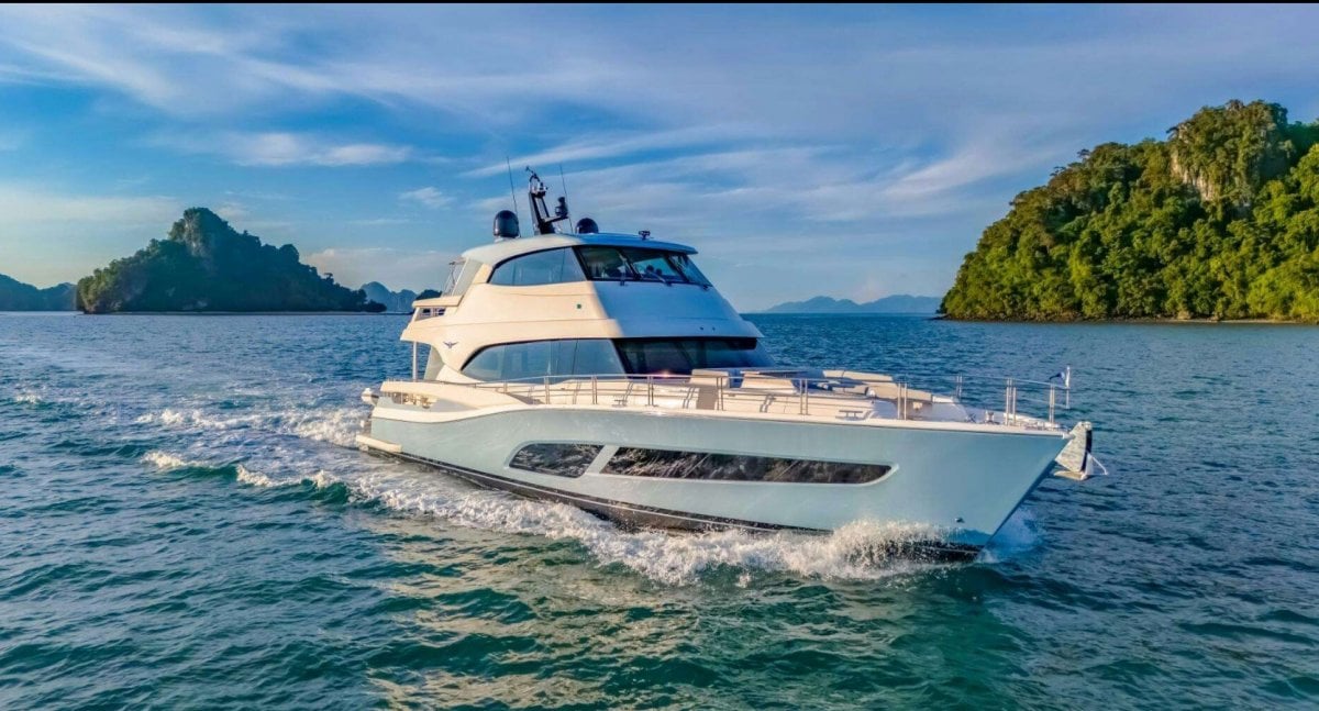 Riviera 78 Motor Yacht Enclosed Bridge Deck Truly Stunning Captain And