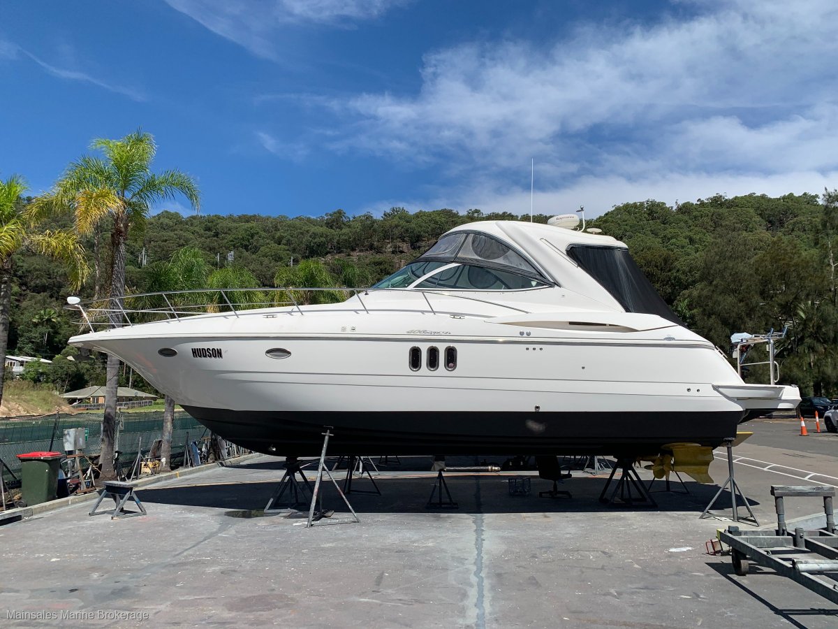 Cruisers Yachts 400 Express