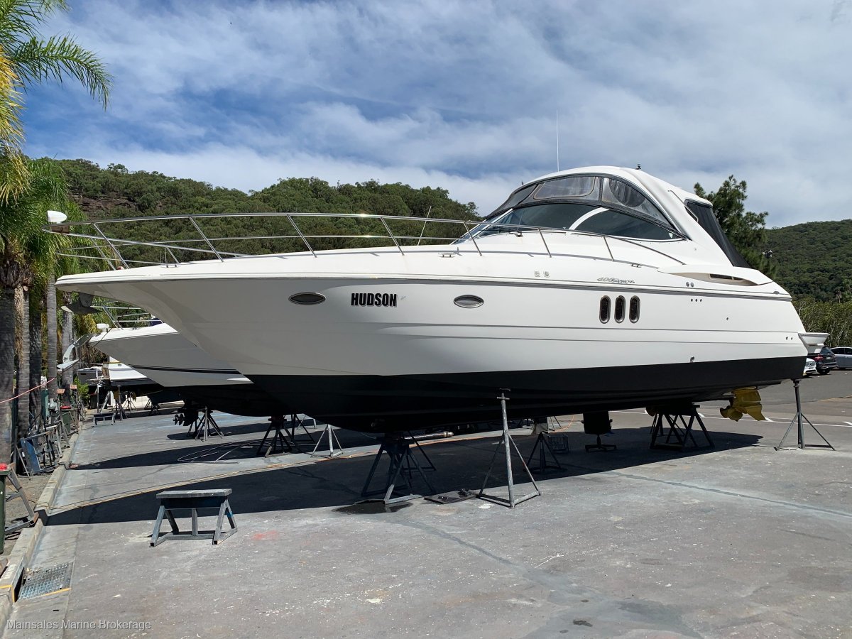 Cruisers Yachts 400 Express