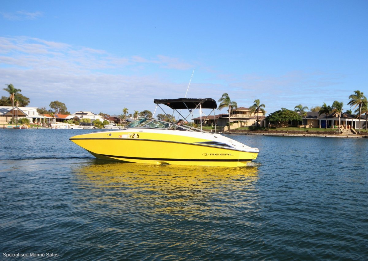 Regal 2220 Fasdeck *** STAND OUT FROM THE CROWD *** $ 36,500 ***