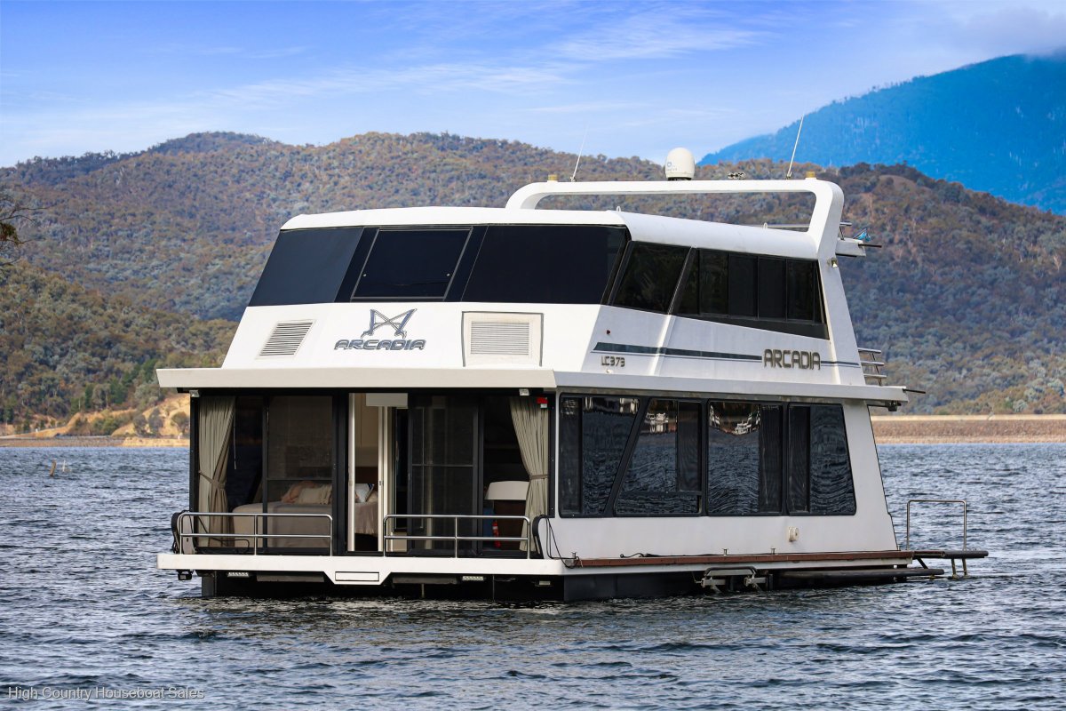 Arcadia Houseboat Holiday Home on Lake Eildon:Arcadia on Lake Eildon