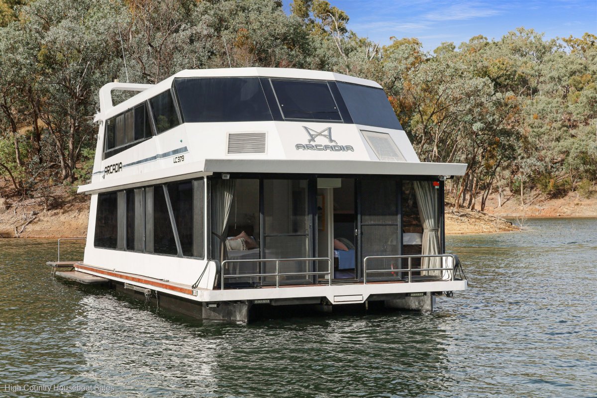 Arcadia Houseboat Holiday Home on Lake Eildon:Arcadia on Lake Eildon