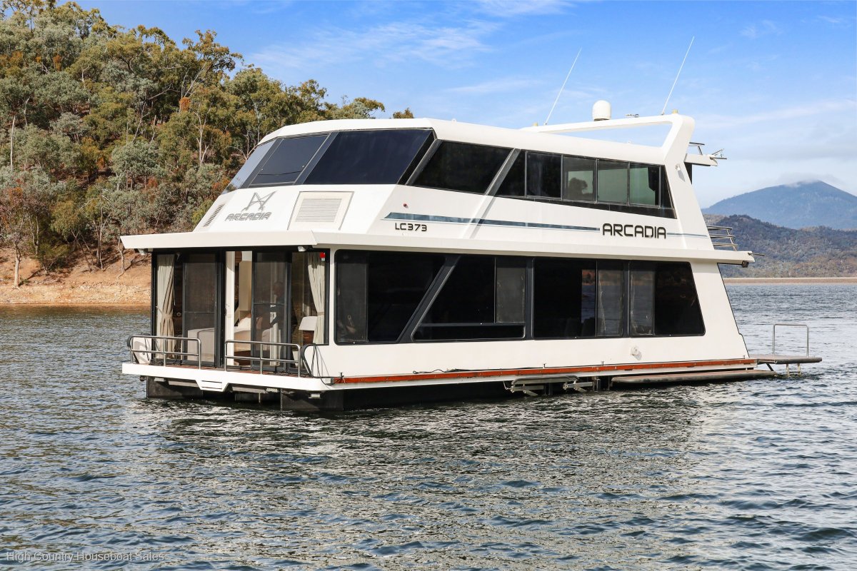 Arcadia Houseboat Holiday Home on Lake Eildon:Arcadia on Lake Eildon