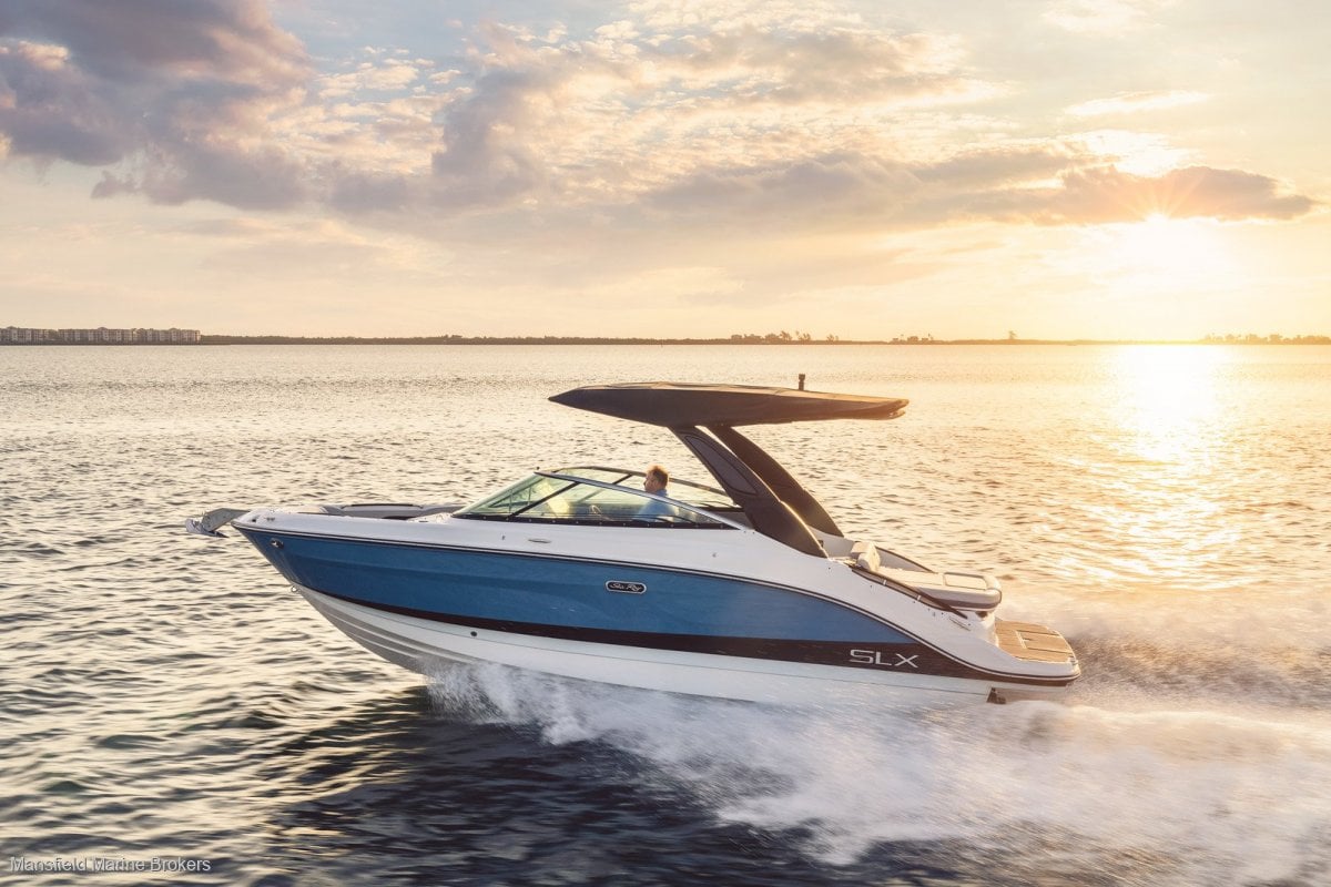 New Sea Ray 260 SLX:Timeless beauty