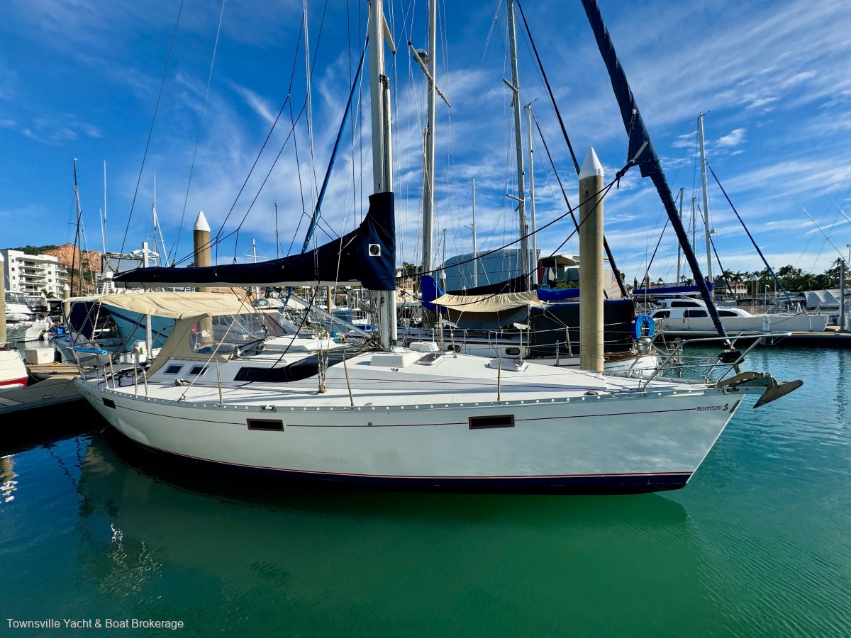 Beneteau Oceanis 390 - 3 cabin 2 heads version