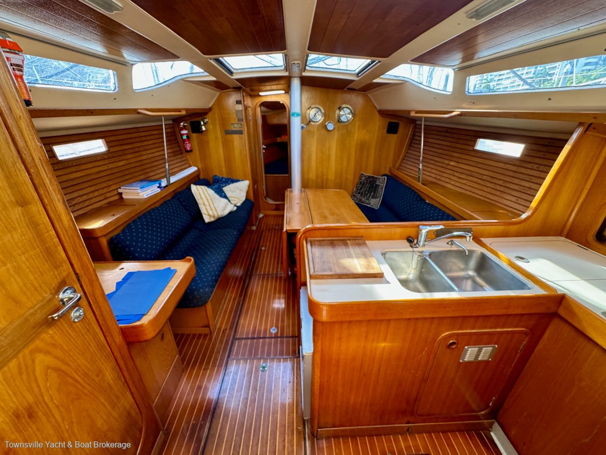 Beneteau Oceanis 390 - 3 cabin 2 heads version