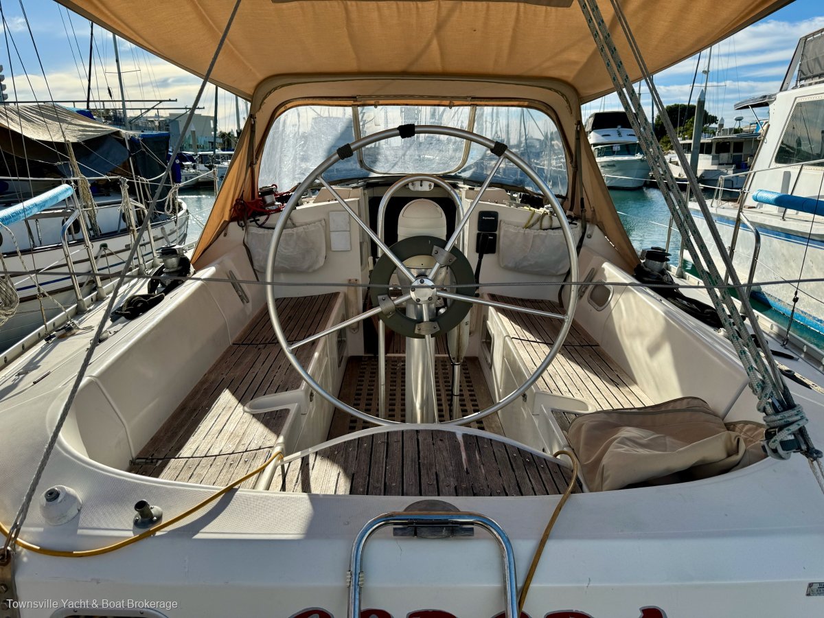Beneteau Oceanis 390 - 3 cabin 2 heads version