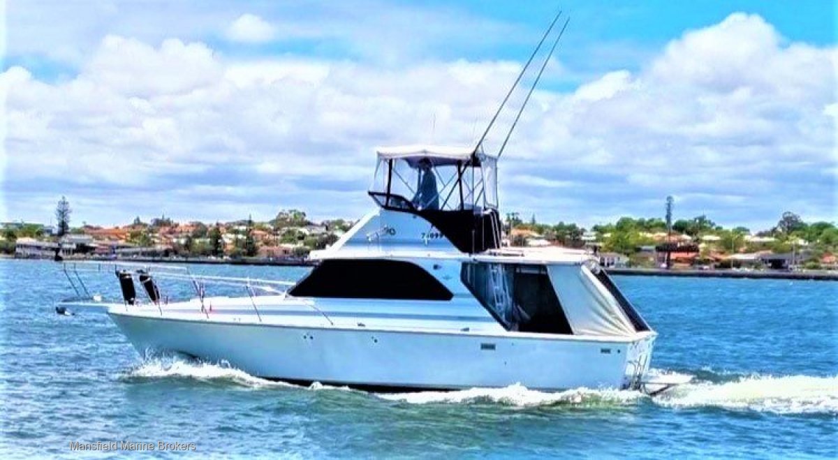 Bertram 35 Flybridge Cruiser
