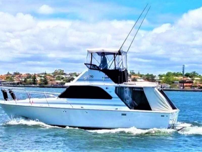 Bertram 35 Flybridge Cruiser