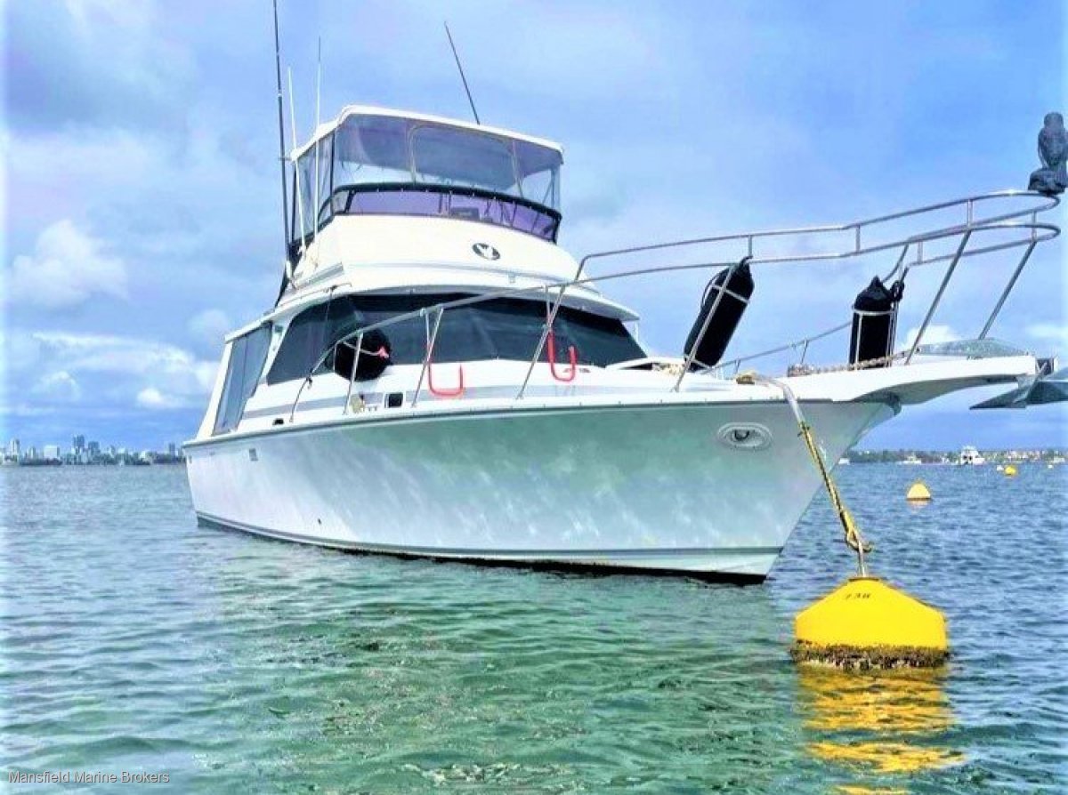 Bertram 35 Flybridge Cruiser