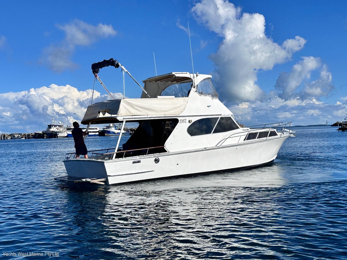 Ward 38 Cabin Cruiser " Twin Helm and Twin Diesel shaft ":WARD 38 by YACHTS WEST MARINE