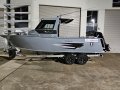 New Makocraft 731 Island Cab HT