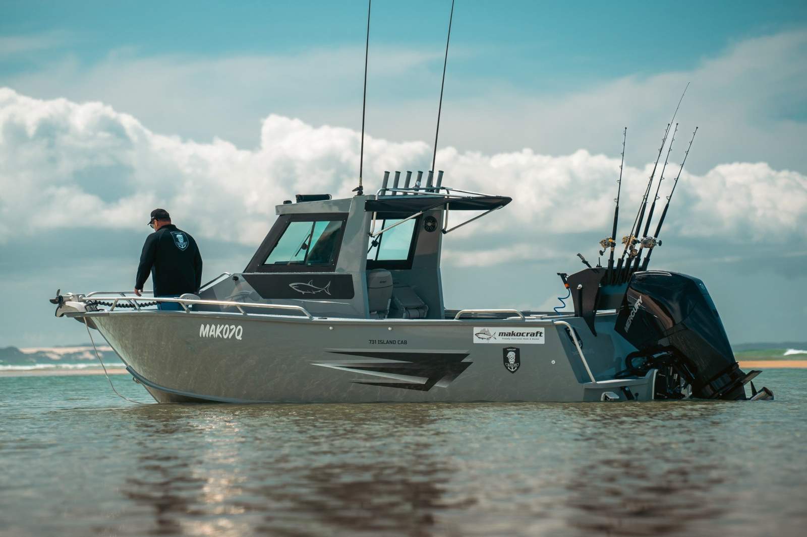 New Makocraft 731 Island Cab HT