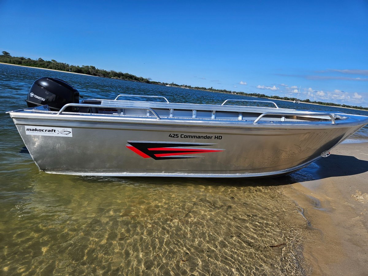 New Makocraft 425 Commander HD