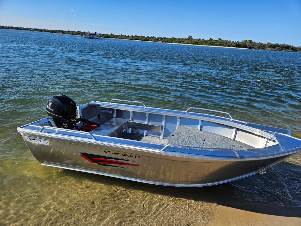 New Makocraft 425 Commander HD