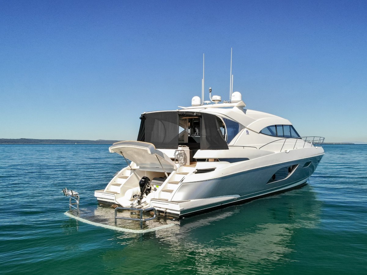 Riviera 6000 Sport Yacht