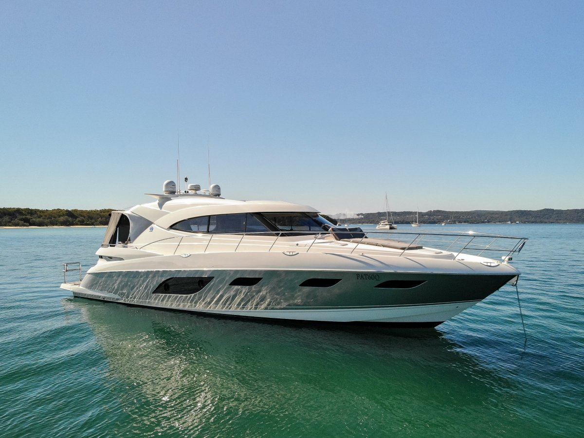 Riviera 6000 Sport Yacht