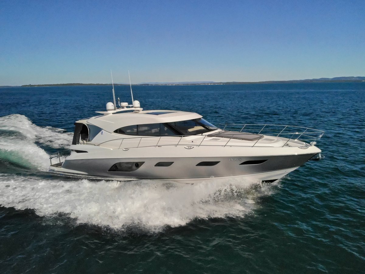 Riviera 6000 Sport Yacht