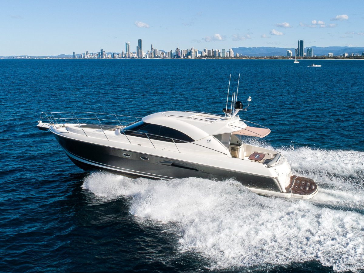 Riviera 5000 Sport Yacht