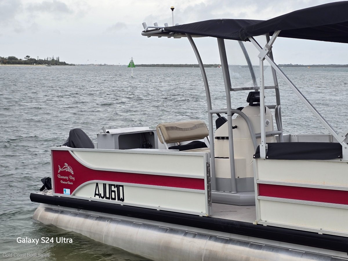 Runaway Bay Pontoon Boats 22 Twin Hull With Drive On Dry Dock: Power