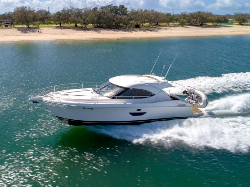Riviera 4400 Sport Yacht