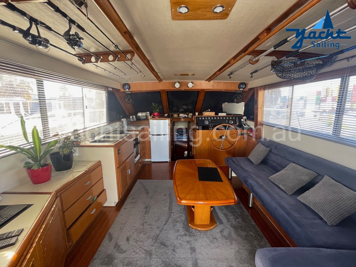 Hi Star 42 Flybridge Bargain for Winter